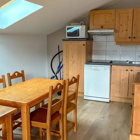 Notre-dame-de-bellecombe: Confort Pour 6 Personnes, 2 Chambres, Equipements Modernes - Fr-1-807-69 Apartment